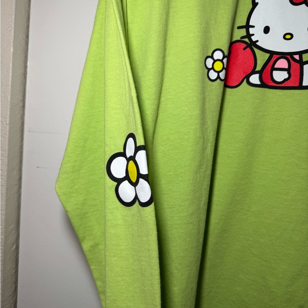 PreLoved Sanrio Long Sleeve Hello Kitty & Apples One Size Fits Like A Large FLAW - Picture 4 of 8